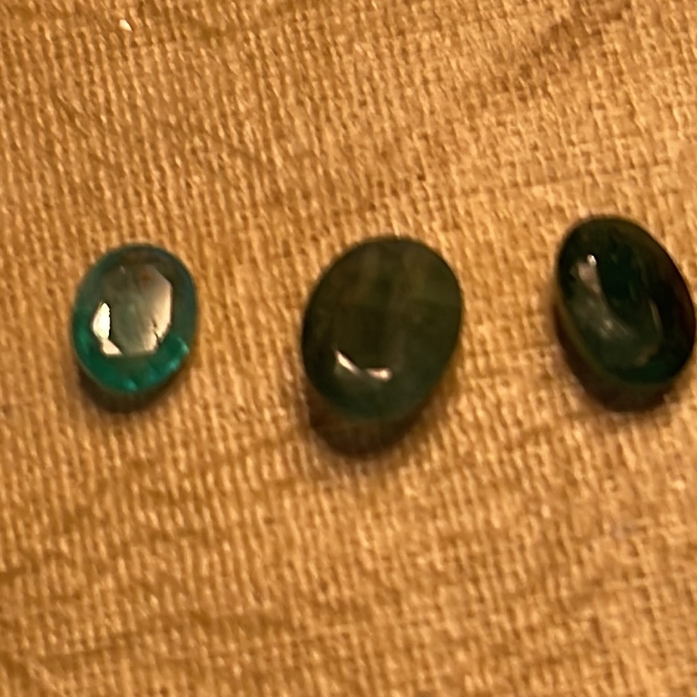 LOOSE EMERALDS 1 *3/4 APPXCaratMedium Dark, 1 *1/2 CARAT DARK/1 * 1/2 CARATLIGHT